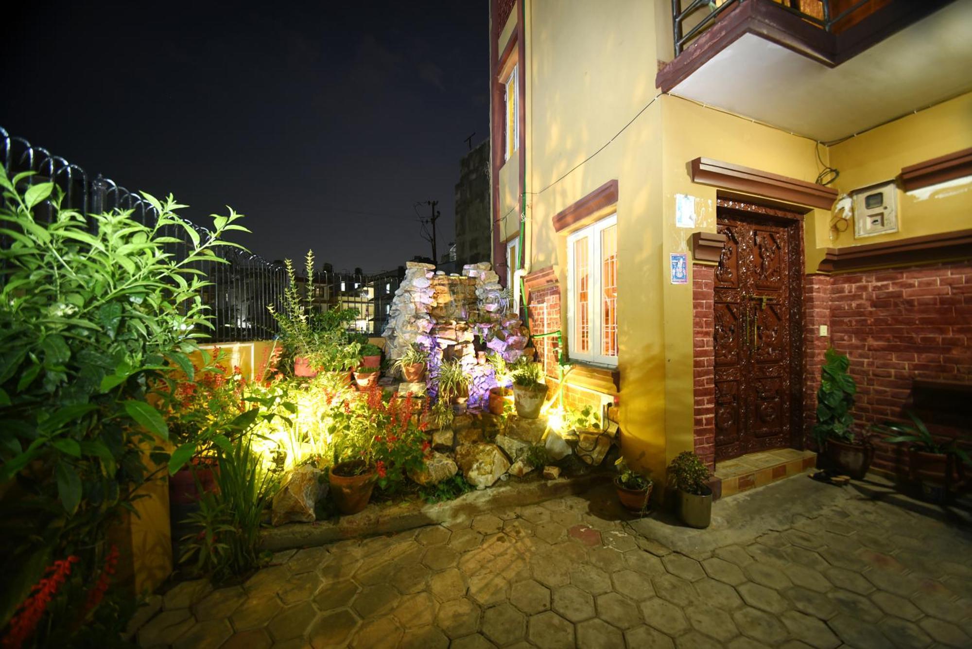 Mums Homestay & Studio Apartments Kathmandu Exterior foto